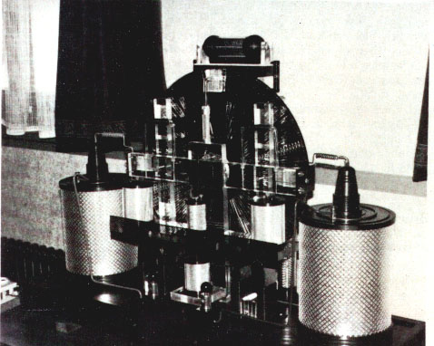 Fot. #D1: Wygl�d telekinetycznej influenzmaschine (rys. LA4 z [1/5]). Odnotuj ze z powodu dzia�ania tzw. przekle�stwa wynalazc�w, co wazniejsze ilustracje mog� tu by� wymazane. Szukaj wowczas tych ilustracji na innych stronach wskazabych w Menu (np. na stronie o darmowej energii lub w monografii [1/5]).