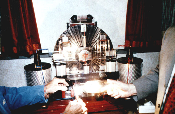 Fot. #B1: Thesta-Distatica (tj. rys. LA4 z [1/5]). Odnotuj ze z powodu dzia�ania tzw. przekle�stwa wynalazc�w, co wazniejsze ilustracje mog� tu by� wymazane. Szukaj wowczas tych ilustracji na innych stronach wskazabych w Menu (np. na stronie o darmowej energii lub w monografii [1/5]).